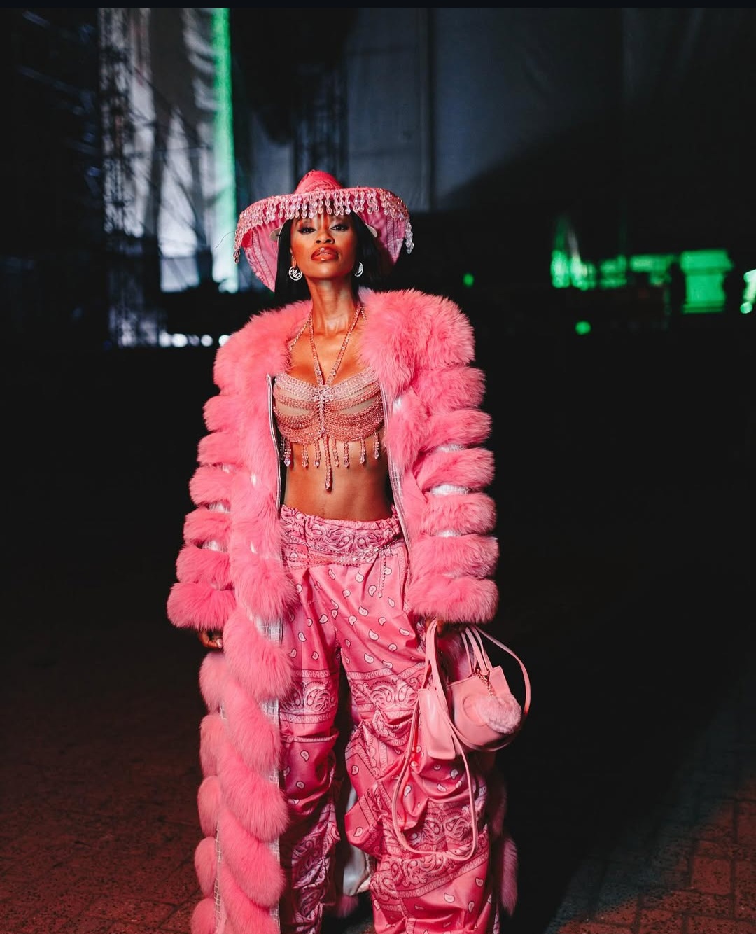 Thabsie pink outfit 